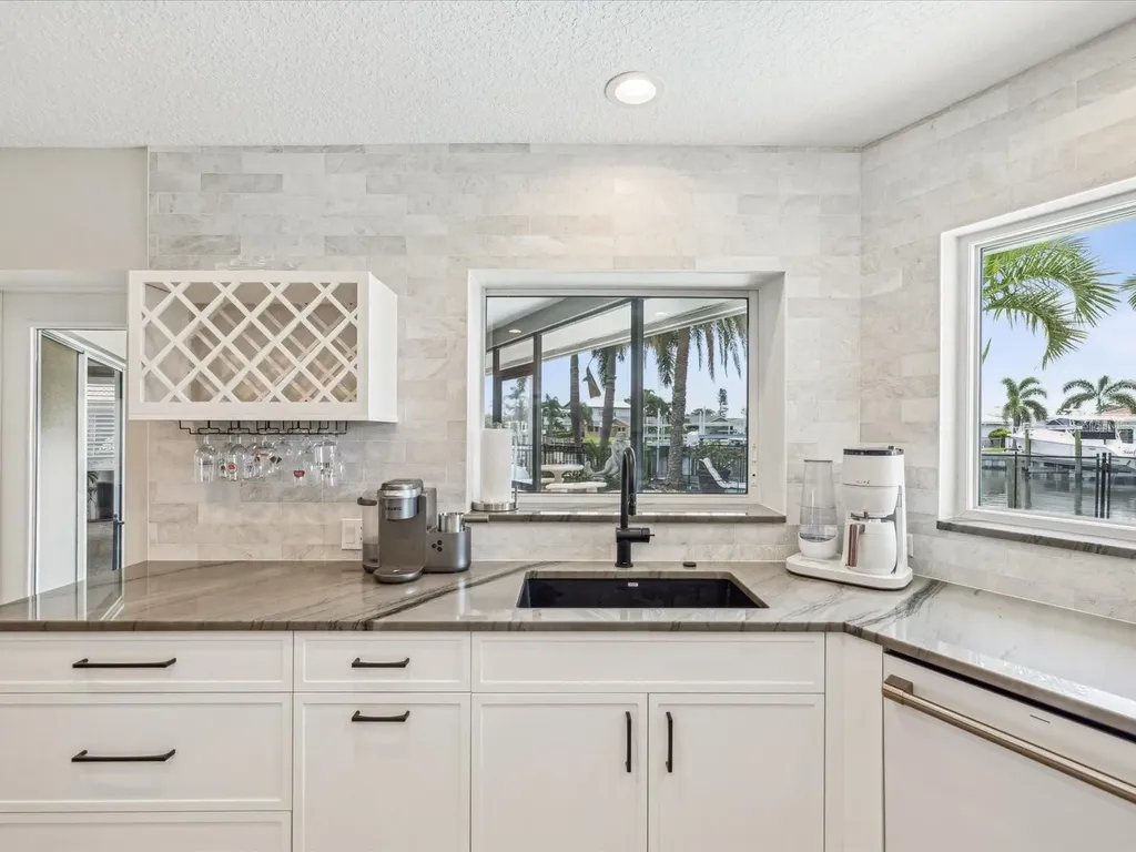 2044 Michigan Avenue NE St Petersburg FL 33703