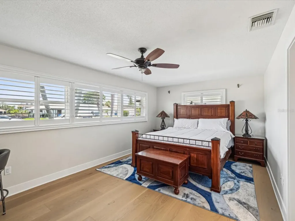 2044 Michigan Avenue NE St Petersburg FL 33703