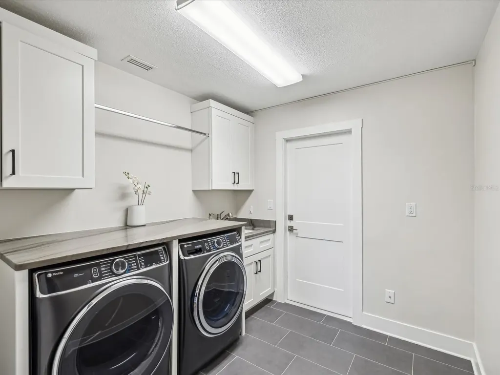 2044 Michigan Avenue NE St Petersburg FL 33703