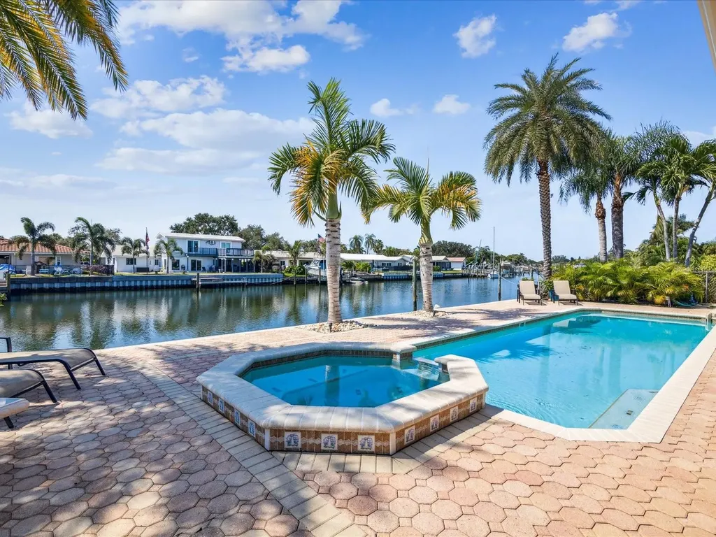 2044 Michigan Avenue NE St Petersburg FL 33703