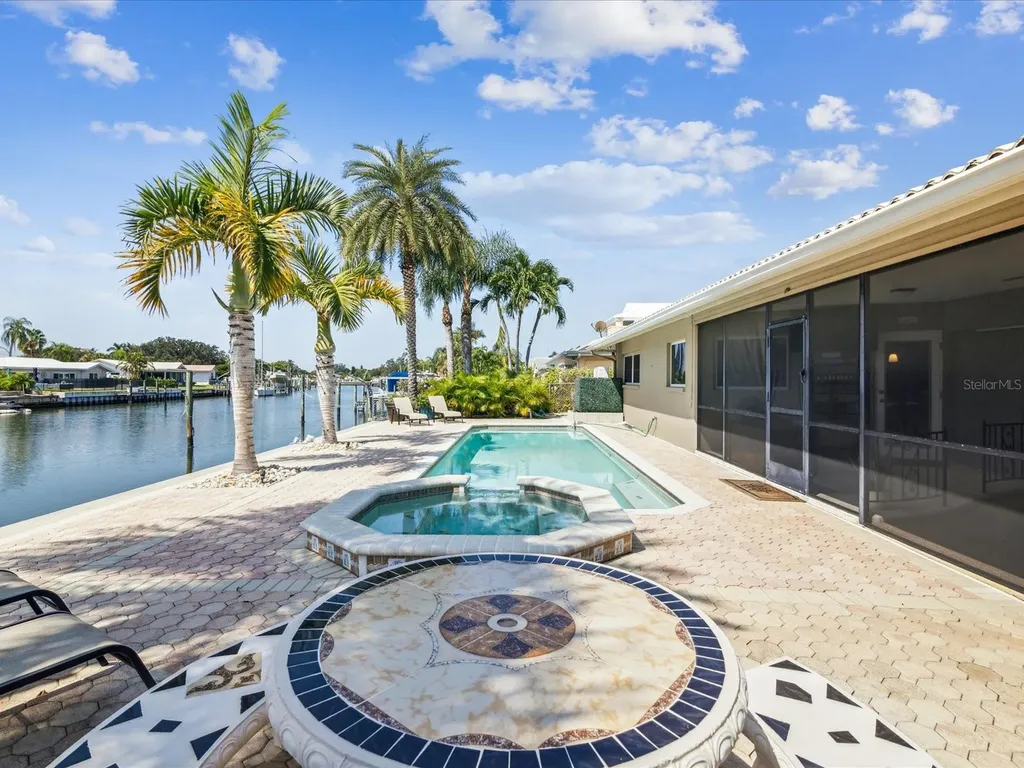 2044 Michigan Avenue NE St Petersburg FL 33703