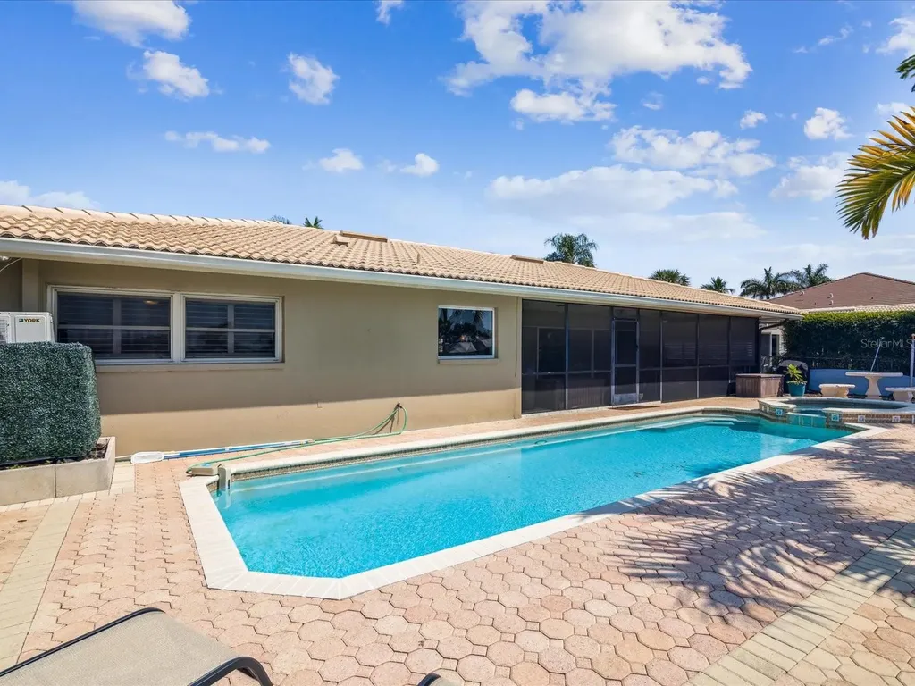 2044 Michigan Avenue NE St Petersburg FL 33703