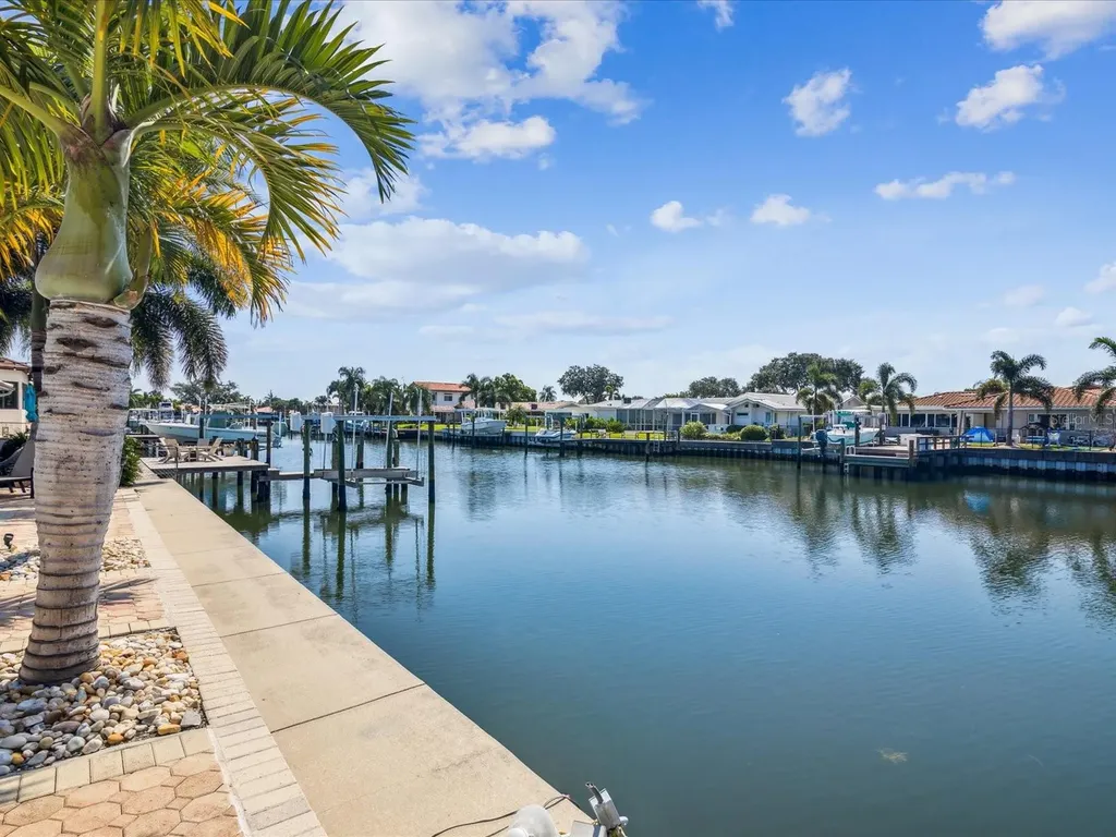2044 Michigan Avenue NE St Petersburg FL 33703