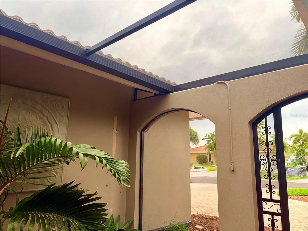 2044 Michigan Avenue NE St Petersburg FL 33703