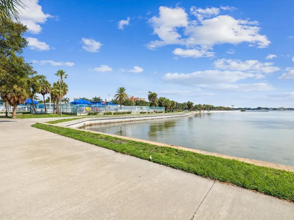 2044 Michigan Avenue NE St Petersburg FL 33703