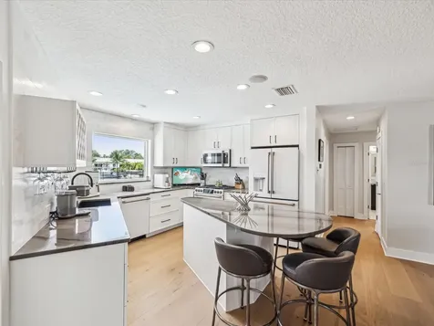 2044 Michigan Avenue NE St Petersburg FL 33703