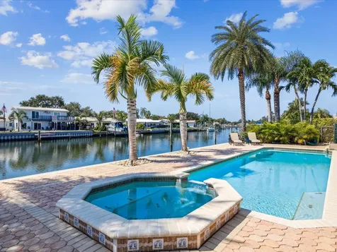 2044 Michigan Avenue NE St Petersburg FL 33703