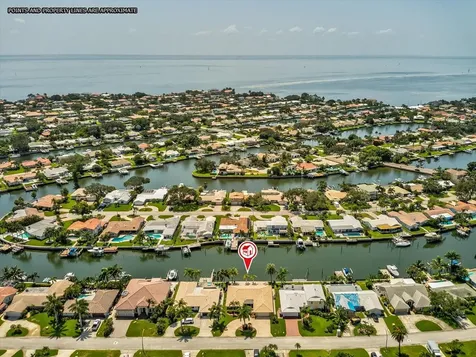 2044 Michigan Avenue NE St Petersburg FL 33703
