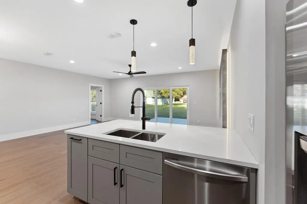 455 Riverview Avenue Sanford FL 32771