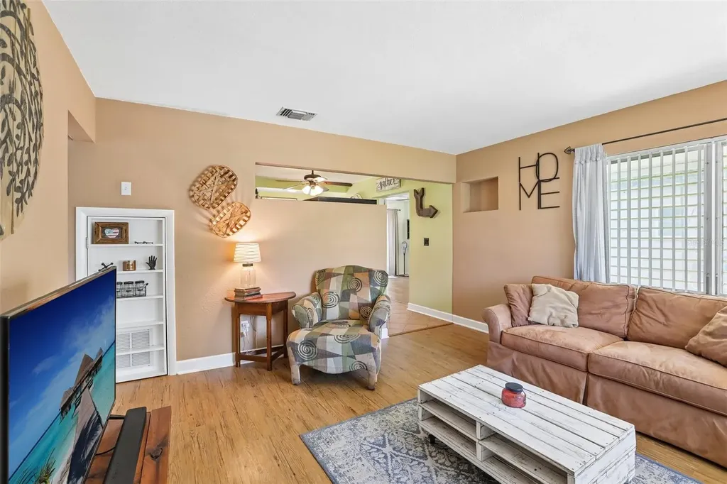 5311 39th Avenue N St Petersburg FL 33709