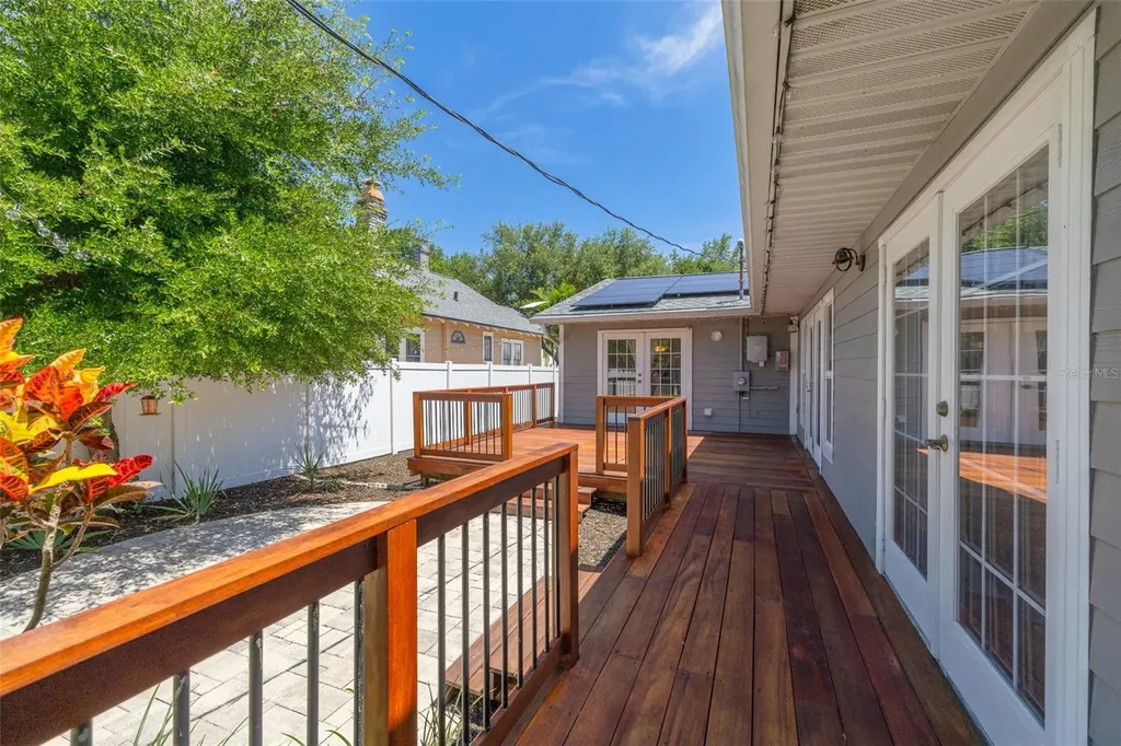 445 25th Avenue N St Petersburg FL 33704