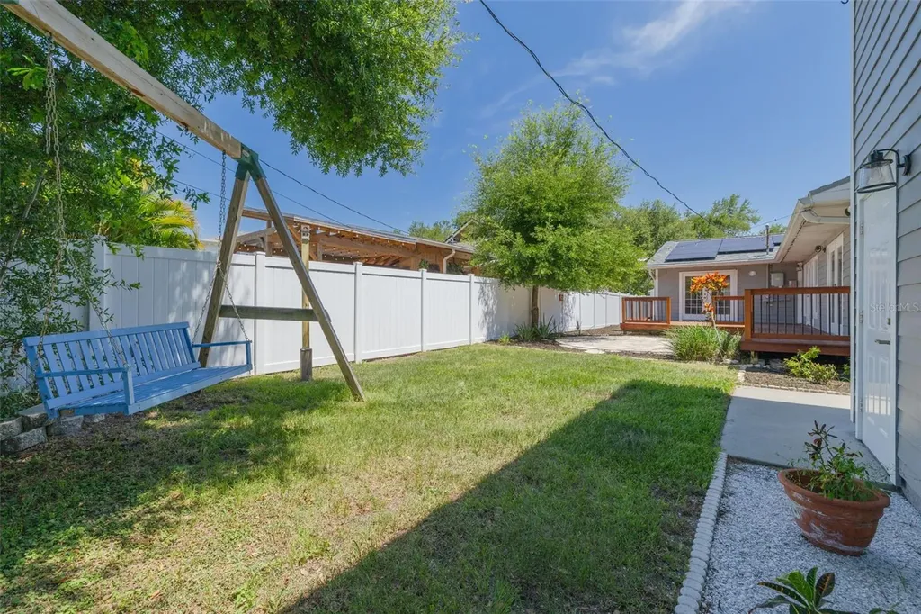 445 25th Avenue N St Petersburg FL 33704