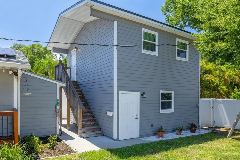 445 25th Avenue N St Petersburg FL 33704