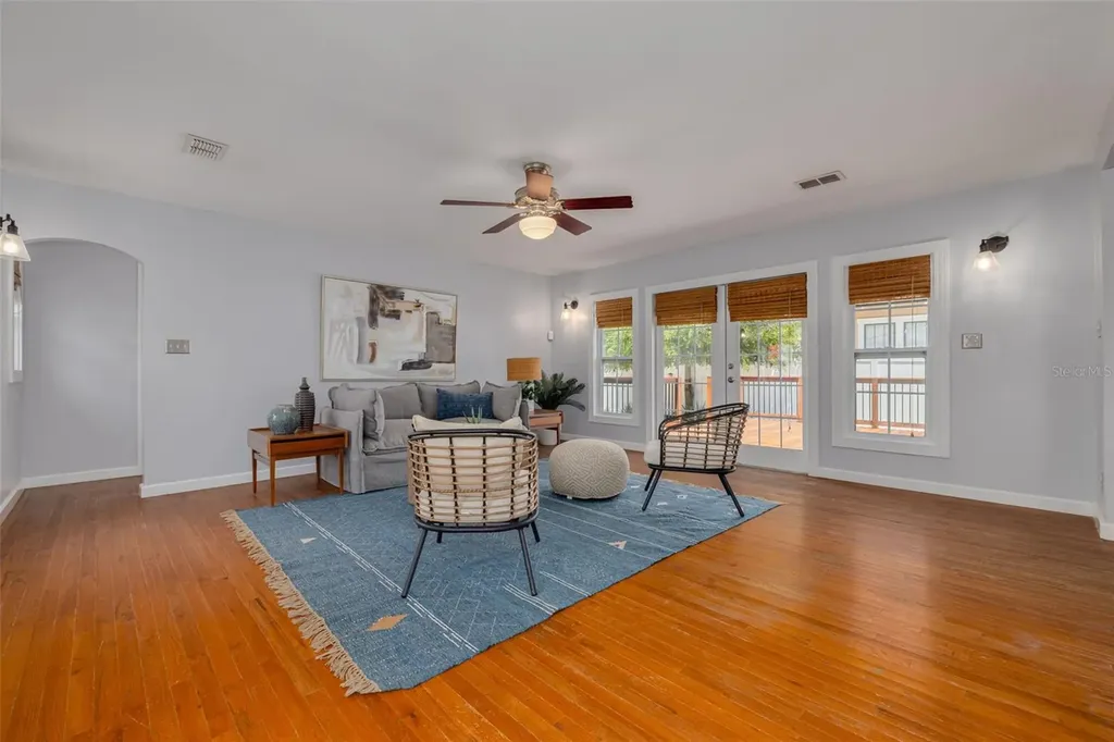 445 25th Avenue N St Petersburg FL 33704