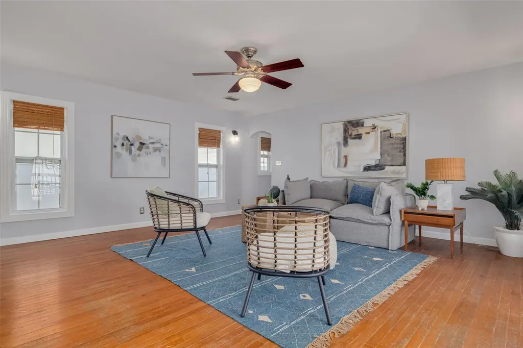 445 25th Avenue N St Petersburg FL 33704