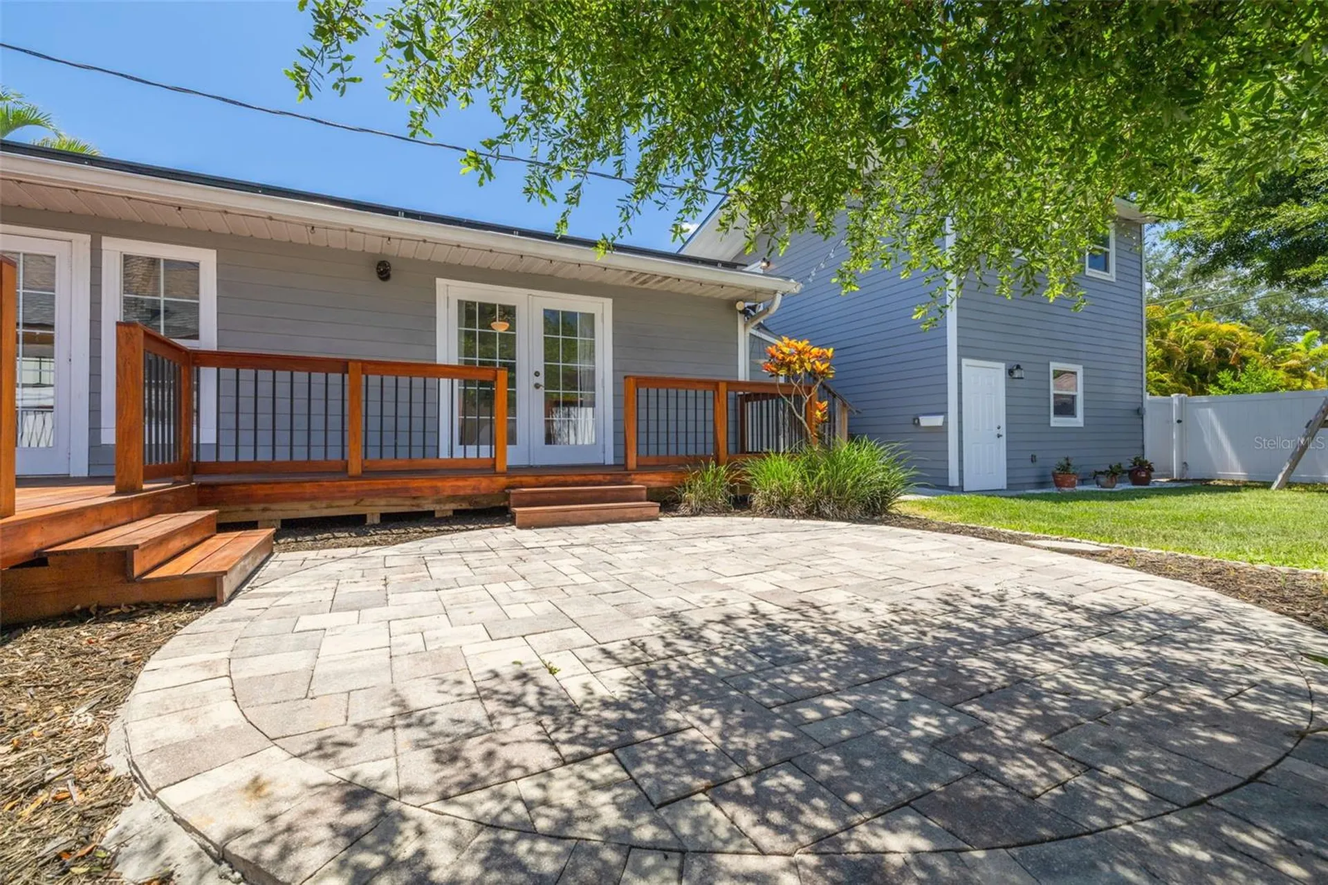 445 25th Avenue N St Petersburg FL 33704