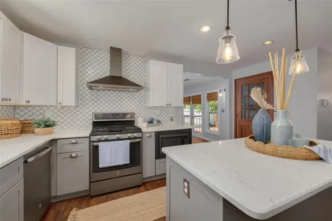 445 25th Avenue N St Petersburg FL 33704