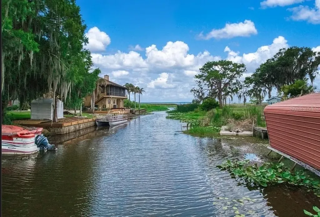 221 Speckled Perch Point Lorida FL 33857