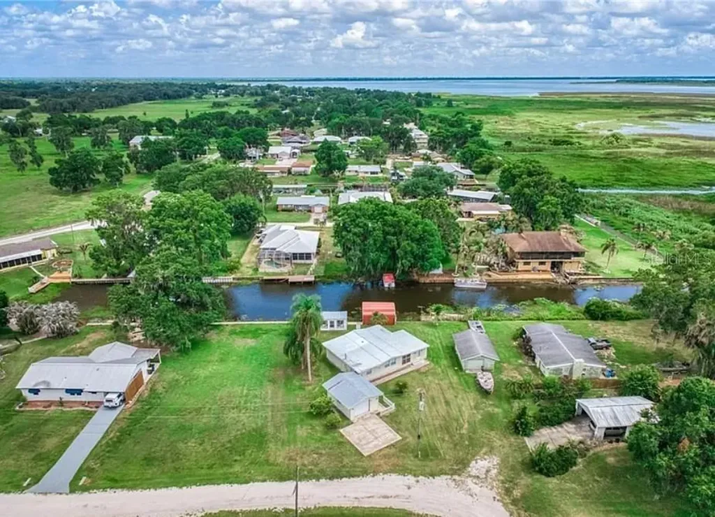 221 Speckled Perch Point Lorida FL 33857