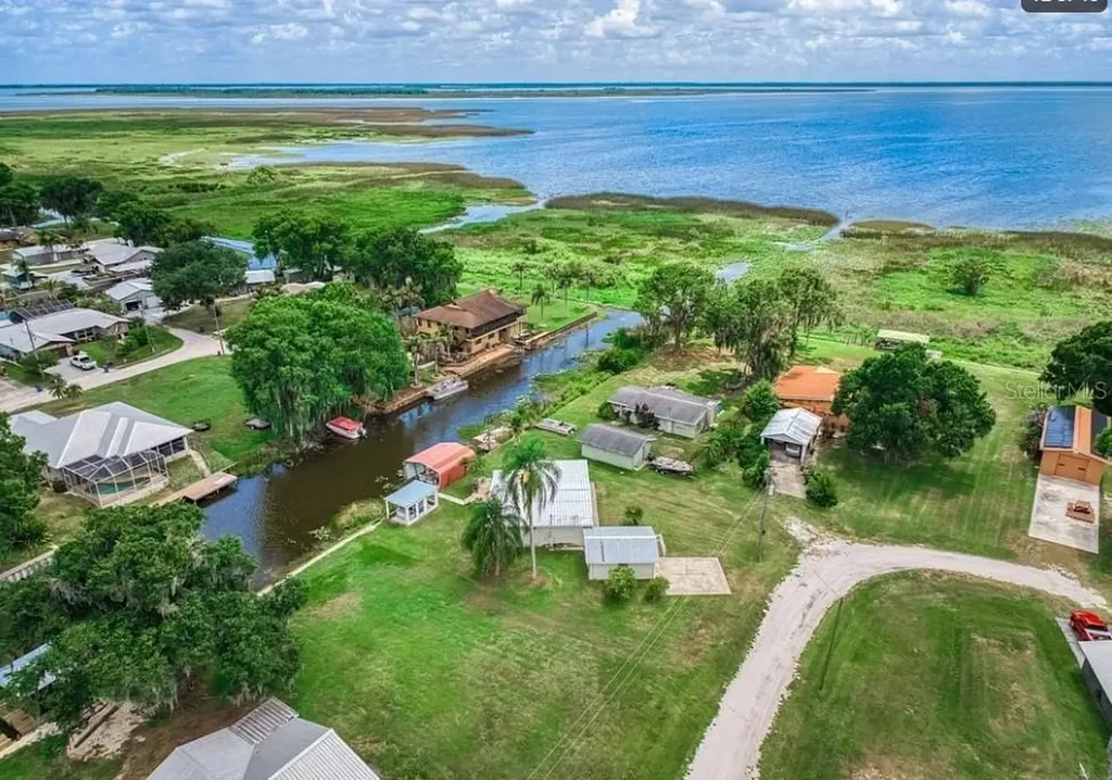 221 Speckled Perch Point Lorida FL 33857