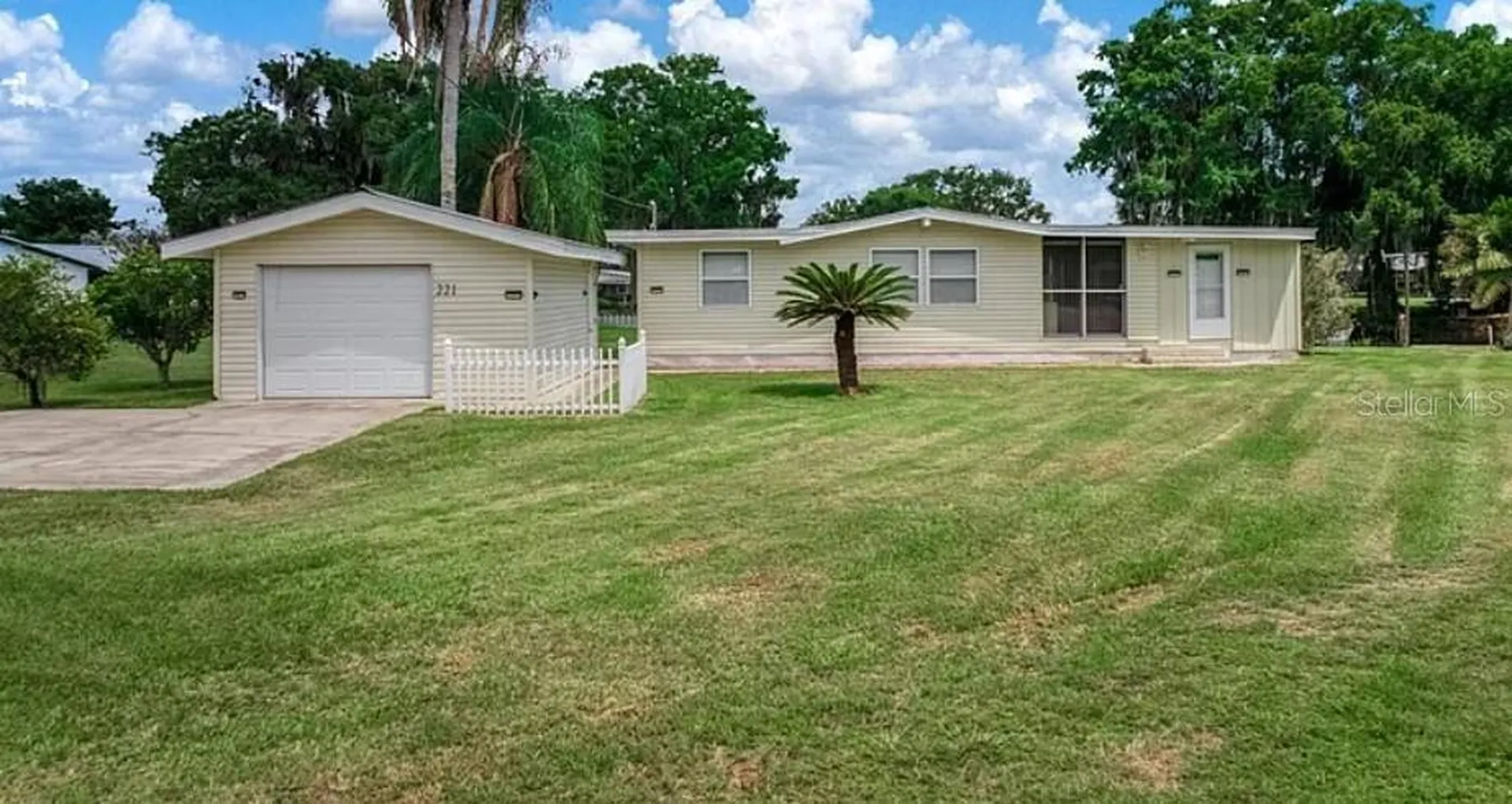 221 Speckled Perch Point Lorida FL 33857