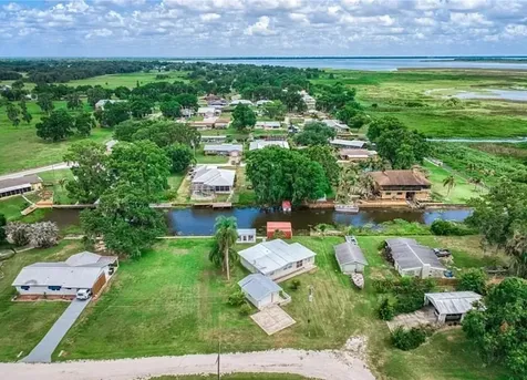 221 Speckled Perch Point Lorida FL 33857
