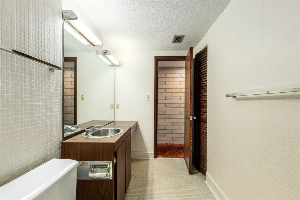 1931 NW 32nd Terrace Gainesville FL 32605