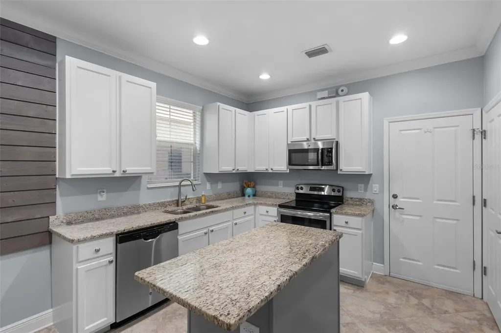 423 Aurora Way Oldsmar FL 34677