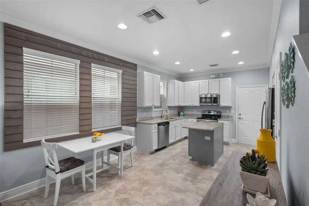 423 Aurora Way Oldsmar FL 34677