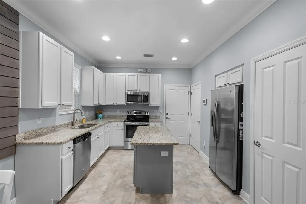 423 Aurora Way Oldsmar FL 34677