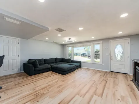 3645 Overland Holiday FL 34691