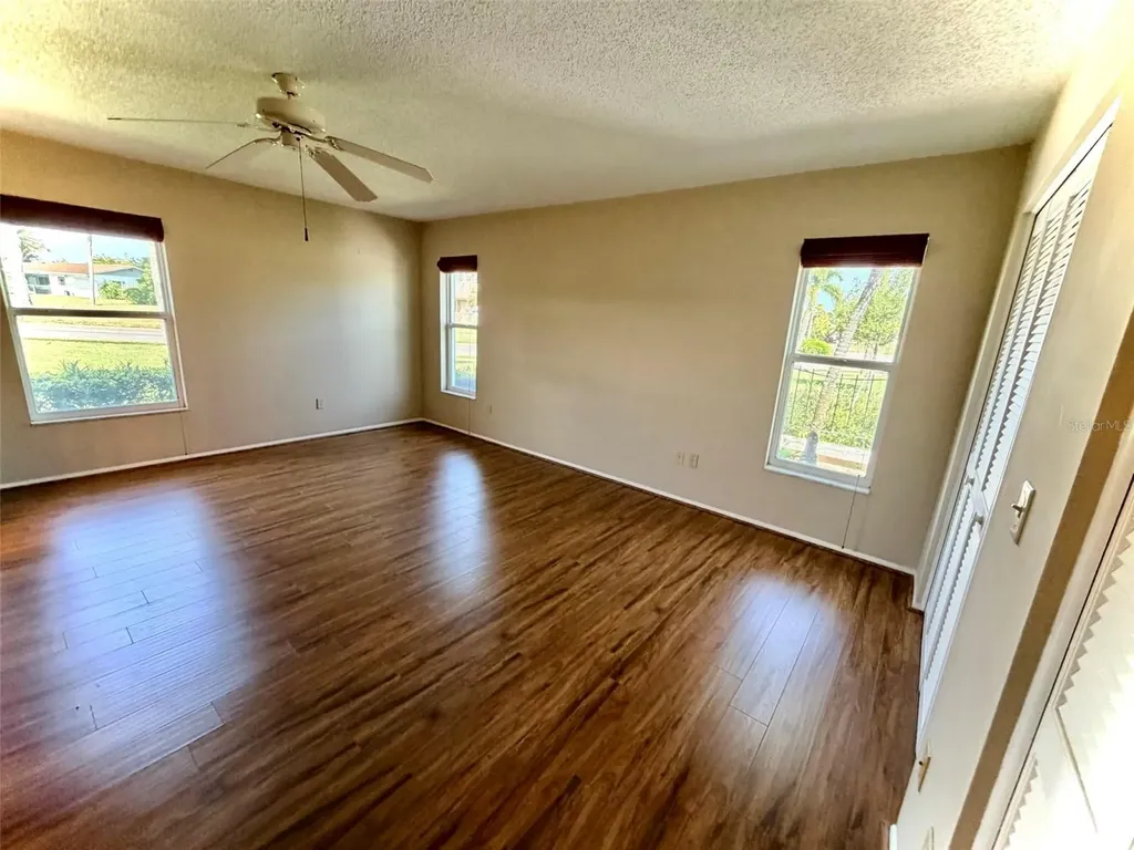7302 9th Avenue W Bradenton FL 34209