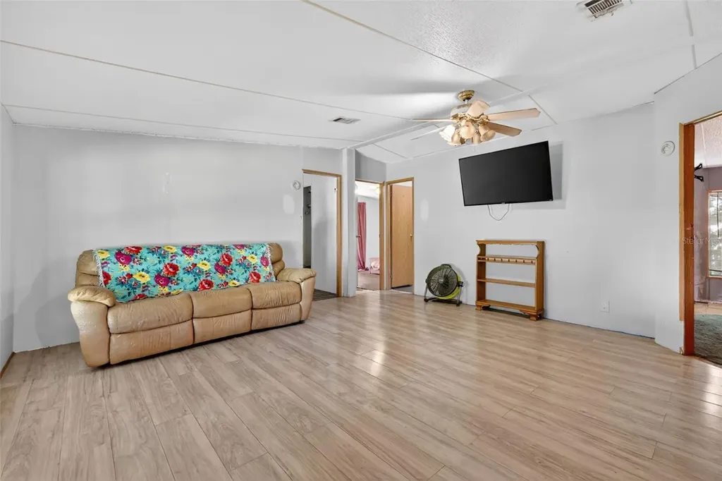 24301 Jefferson Street Astatula FL 34705