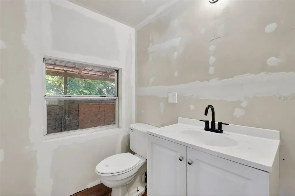24301 Jefferson Street Astatula FL 34705