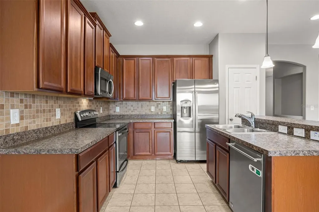 10284 Newminster Loop Ruskin FL 33573