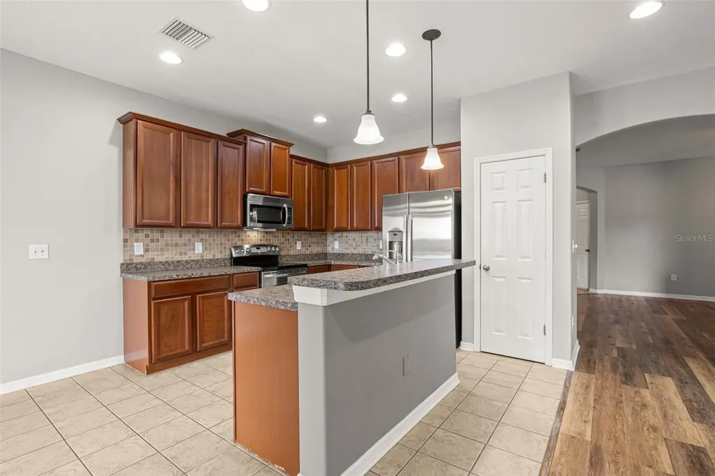 10284 Newminster Loop Ruskin FL 33573