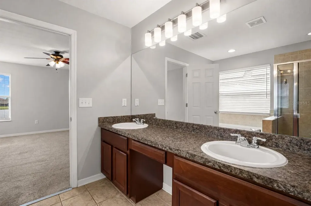 10284 Newminster Loop Ruskin FL 33573