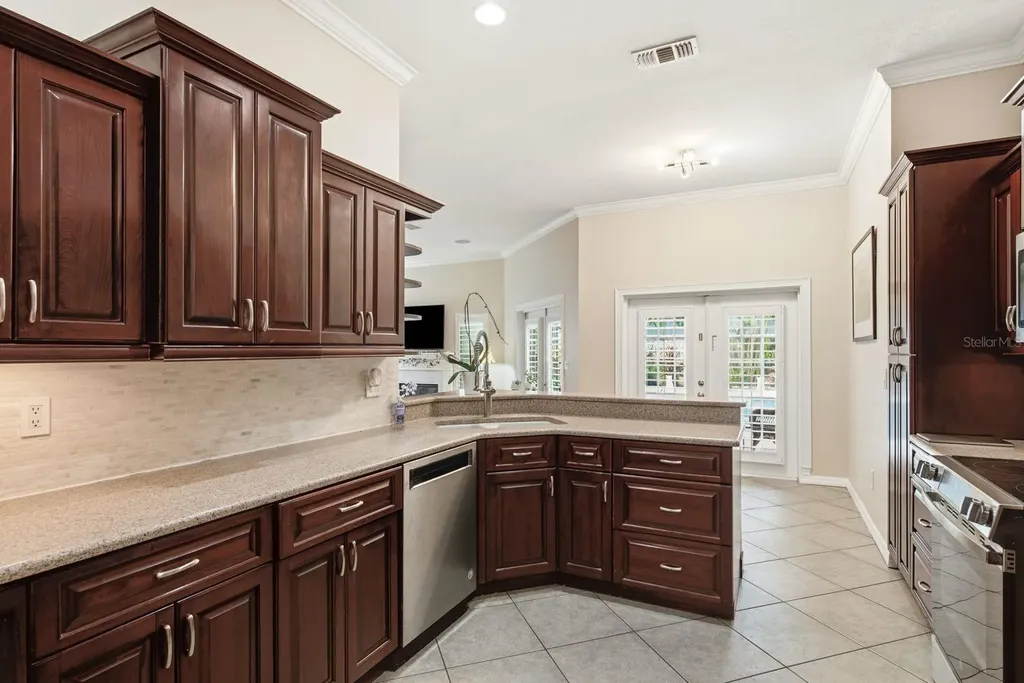 141 Old Oak Circle Palm Harbor FL 34683