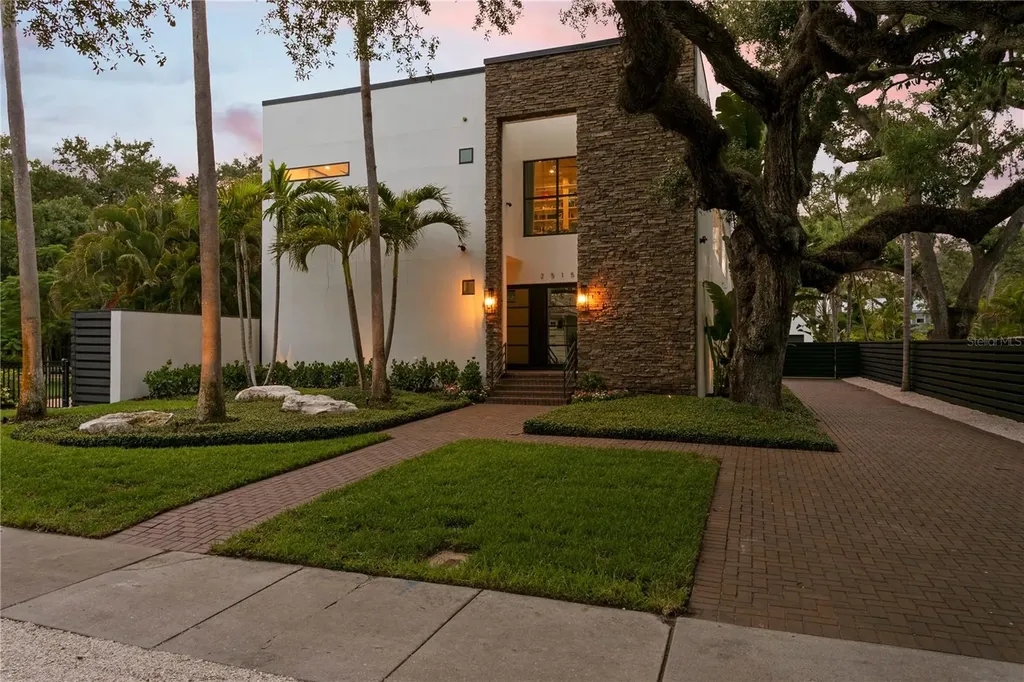 2515 W Shell Point Road Tampa FL 33611