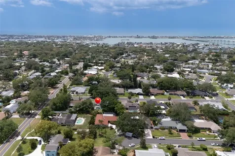 709 Grovewood Lane Largo FL 33770