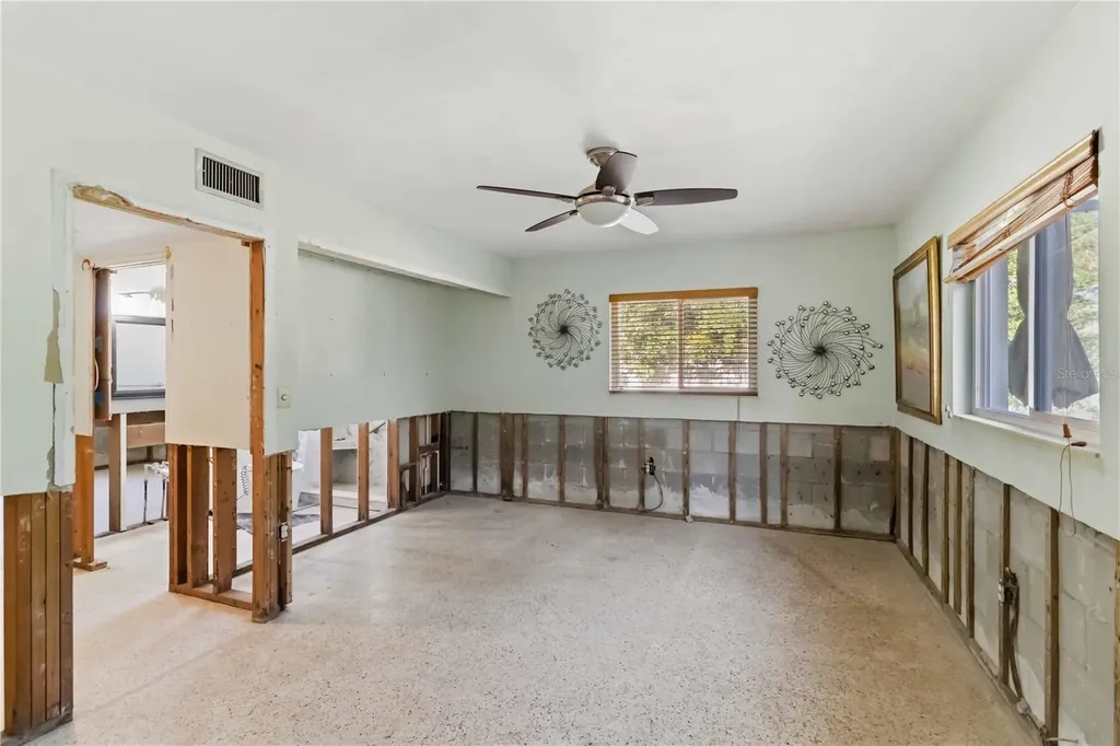 617 Calle De Peru Sarasota FL 34242