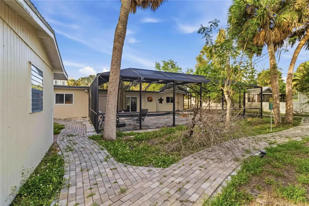 617 Calle De Peru Sarasota FL 34242