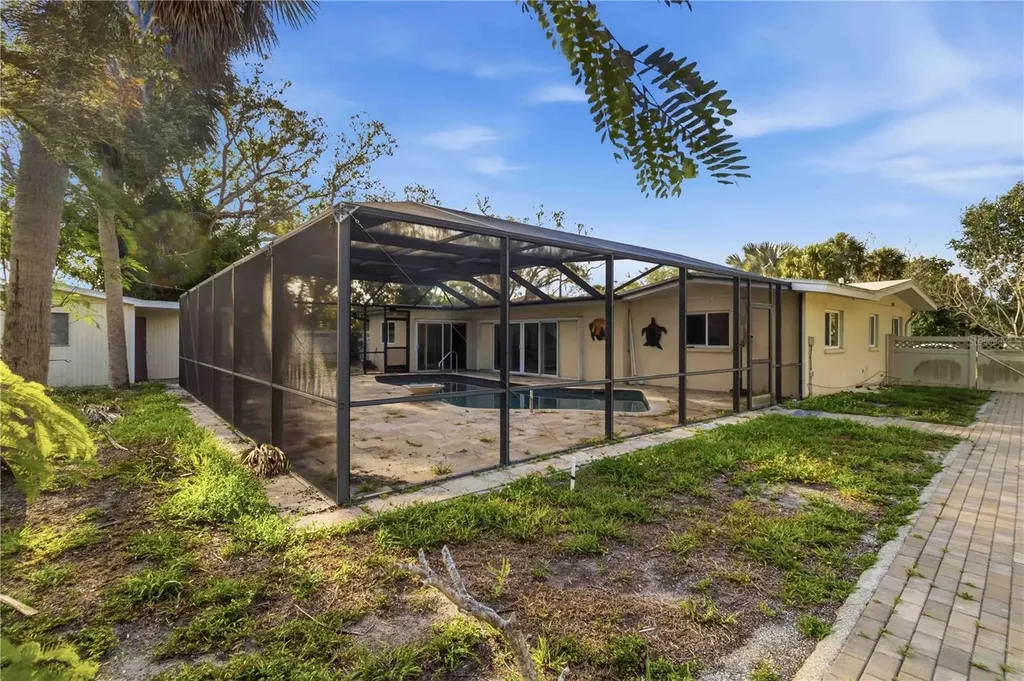 617 Calle De Peru Sarasota FL 34242