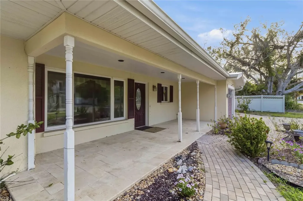 617 Calle De Peru Sarasota FL 34242