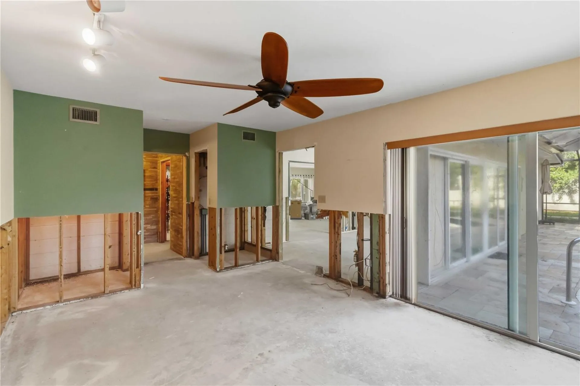 617 Calle De Peru Sarasota FL 34242