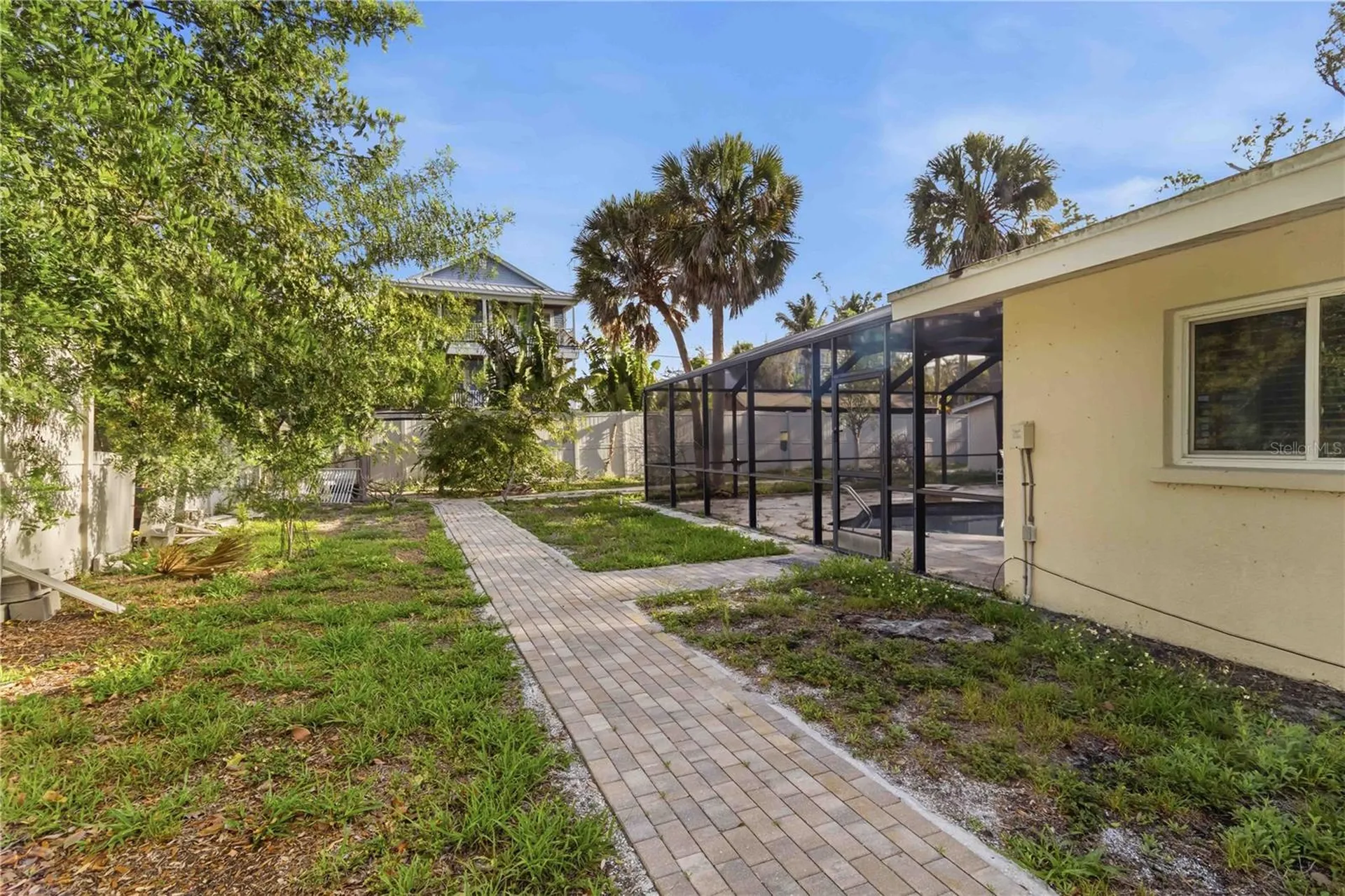 617 Calle De Peru Sarasota FL 34242