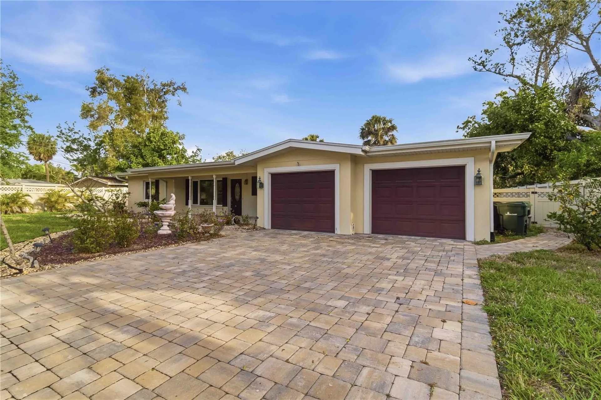 617 Calle De Peru Sarasota FL 34242