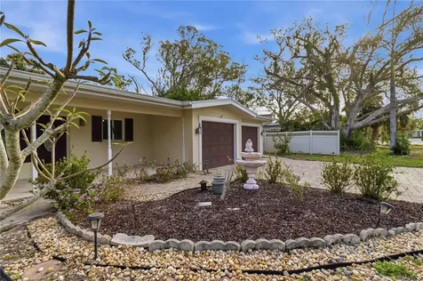 617 Calle De Peru Sarasota FL 34242