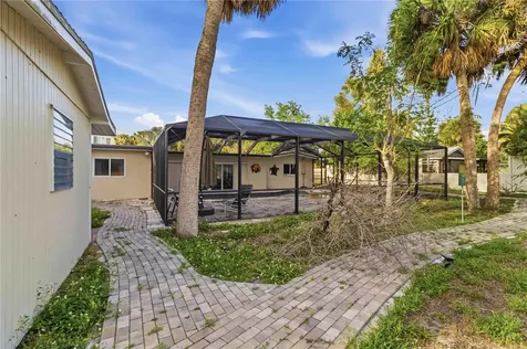 617 Calle De Peru Sarasota FL 34242