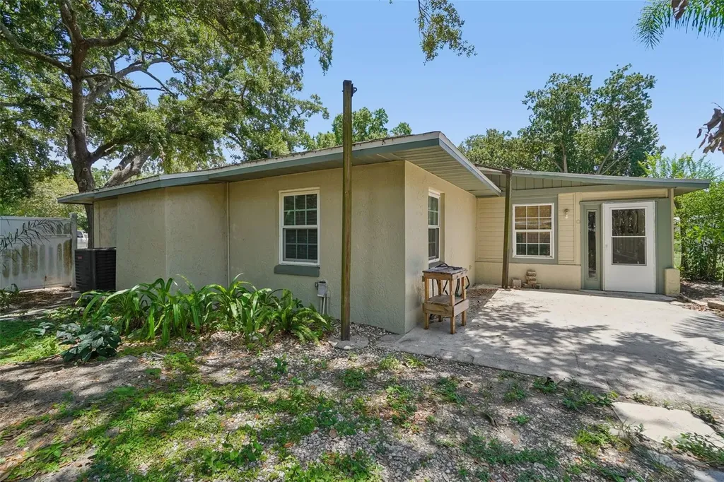 222 Lakeview Drive Auburndale FL 33823